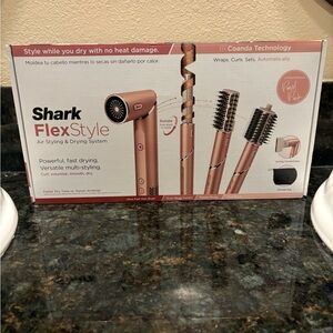 Limited-Edition Pearl Pink FlexStyle
Air Styling & Drying System